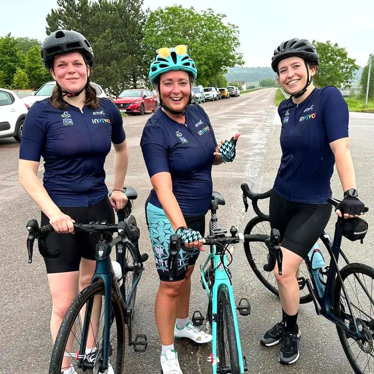 Photo de trois collaboratrices pour le InVivo Sport Club